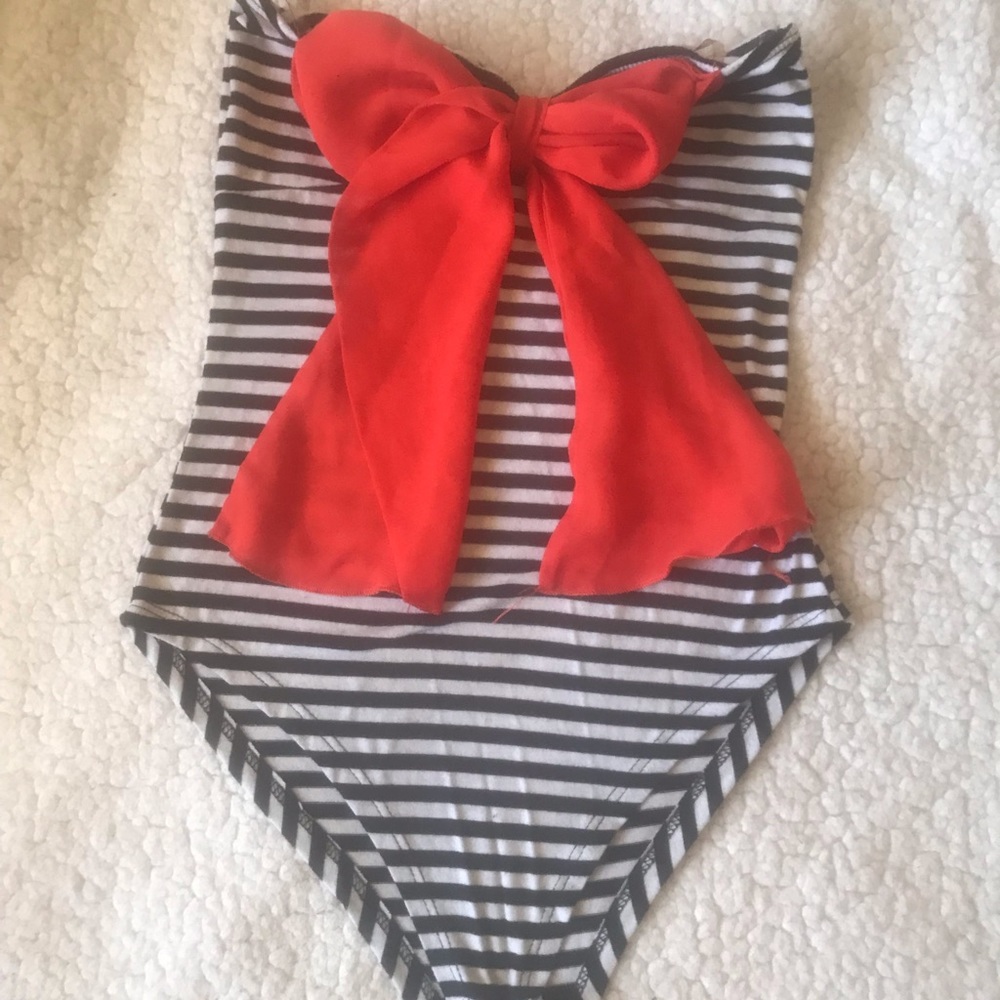Love culture | Cute bow striped bodysuit